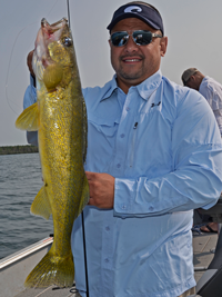 image of big Walleye caught by Jeff Minton during the Daikin fisharoo
